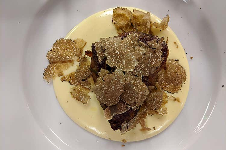 Guancialino di vitello, cremoso di patate e tartufo nero (Majolini, i Franciacorta abbinati 
Una serata dedicata al tartufo)