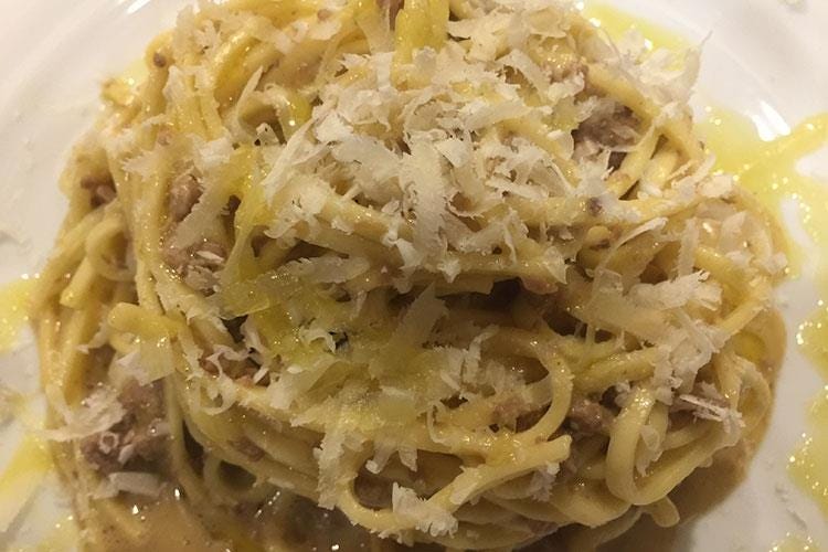 Tagliolini, ragù d'agnello, uova e pecorino (Marco Carminati, cuoco autodidatta 
all'Antica Osteria Tre Gobbi a Bergamo)