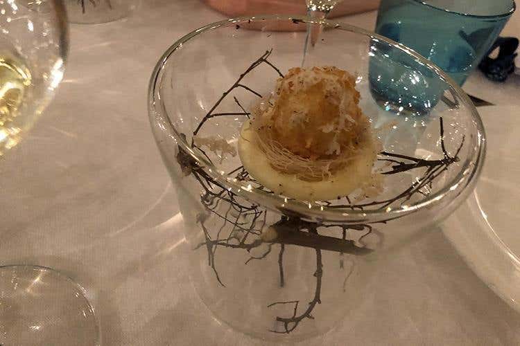 Uovo di quaglia barzotto, spuma di patate, tartufo