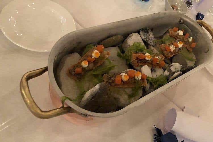 Roccia di cavolo nero e pinoli al gin