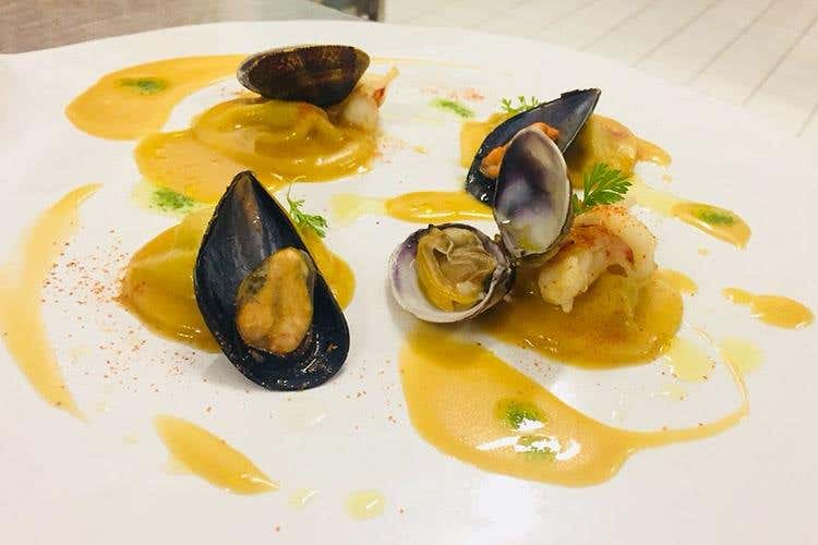 Raviolo fatto in casa con ripieno di spaghetti ai frutti di mare (Masseria Bagnara 
Il piacere del benessere in Puglia)