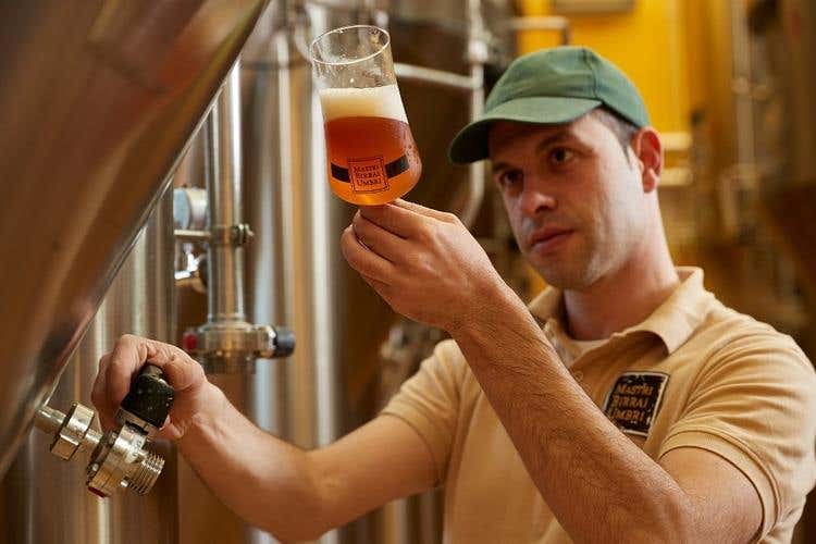 (Mastri Birrai Umbri a Guardo Cattaneo 
Nuovo birrificio restaurato e con malteria)