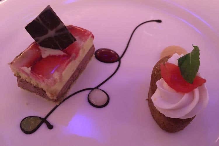 Cubotto al pistacchio lucano, fragola Candonga e cioccolato al latte d'asina profumato al cardamomo. Cake all'evo Vulture Dop r basilico con mele della Val d'Agri, ricotta dolce e perle di Ficotto di Pisticci - Matera 2019, la cucina lucana si prepara 
Per i cuochi ghiotta occasione di crescita
