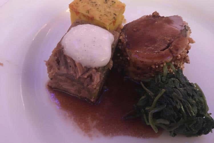 Filetto di suino nero lucano in crosta di semi di zucca, finocchietto selvatico e quinoa nera soffiata, terrina d'agnello delle Dolomiti lucane, timballetto di patate del Pollino - Matera 2019, la cucina lucana si prepara 
Per i cuochi ghiotta occasione di crescita