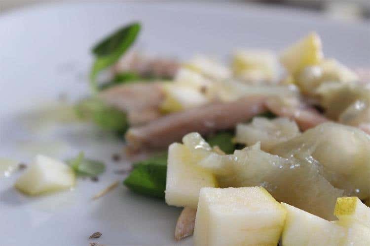 Sgombro al vapore con cipolla di Tropea all'Anisetta e mela verde - Maurizio Digiuni in cucina al Porticciolo 
Cucina di mare, rivisitata e provocante