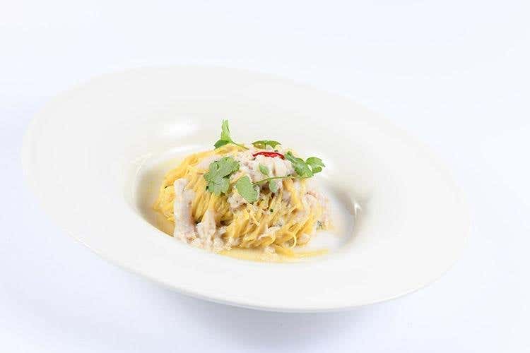 Maccheroncini di Campofilone con succo di canocchie, peperoncino e crescione di prezzemolo - Aurelio Damiani (Meet in Cucina Marche a Senigallia 
Pubblico record per la 2ª edizione)