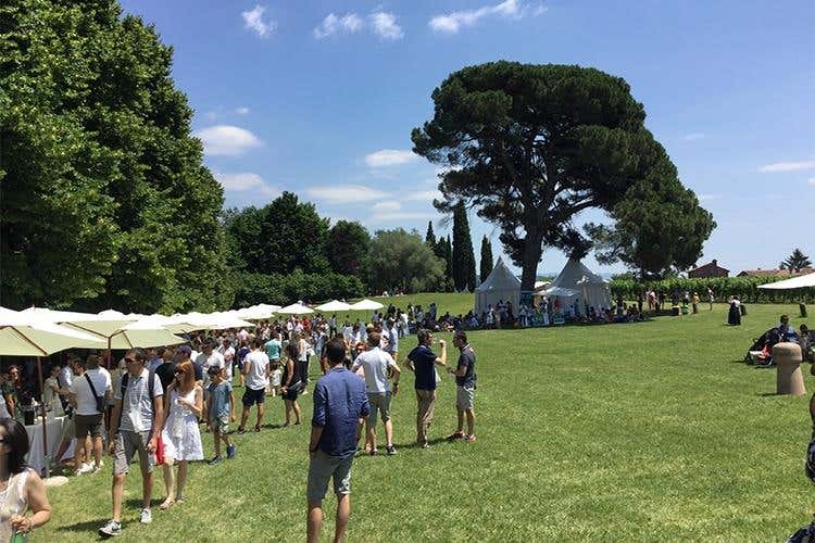 Metodo Franciacorta e cucina d'autore Abbinamenti da festival con 54 produttori
