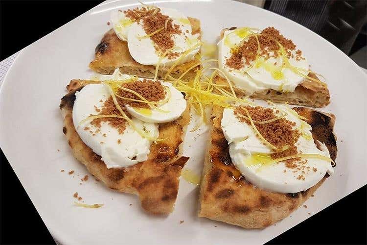 MezzoMetro a Senigallia, pizza solidale per i ragazzi della scuola di Pieve Torina