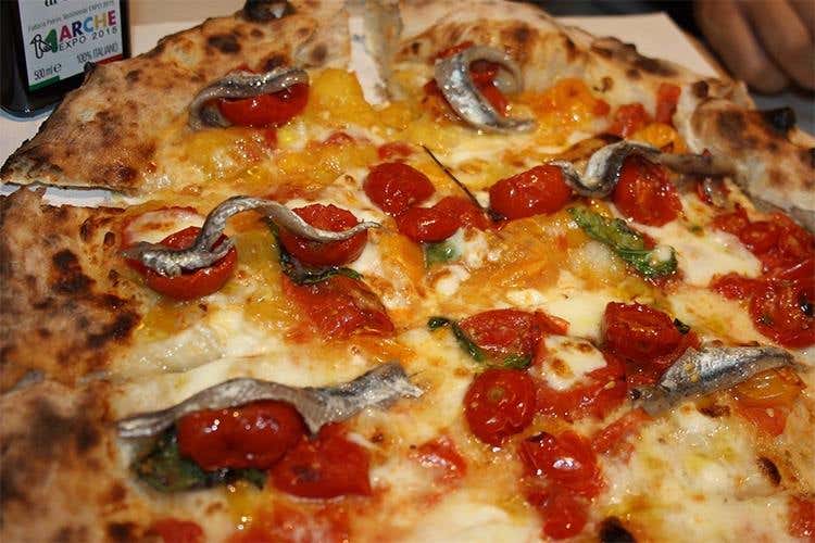 MezzoMetro a Senigallia, pizza solidale per i ragazzi della scuola di Pieve Torina