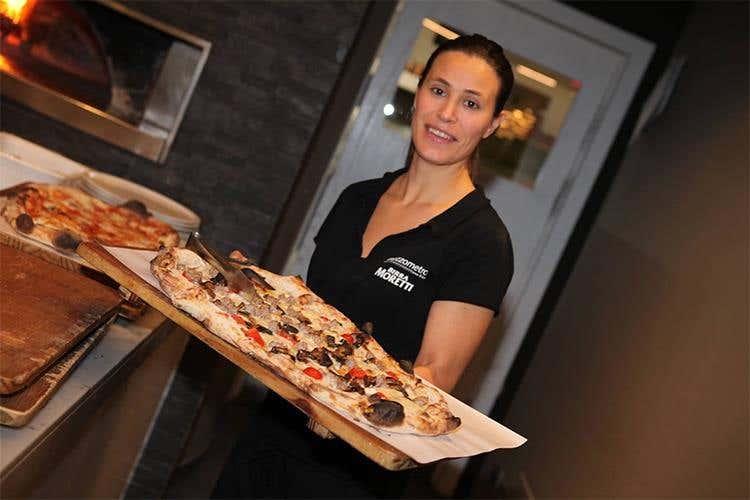 MezzoMetro a Senigallia, pizza solidale per i ragazzi della scuola di Pieve Torina