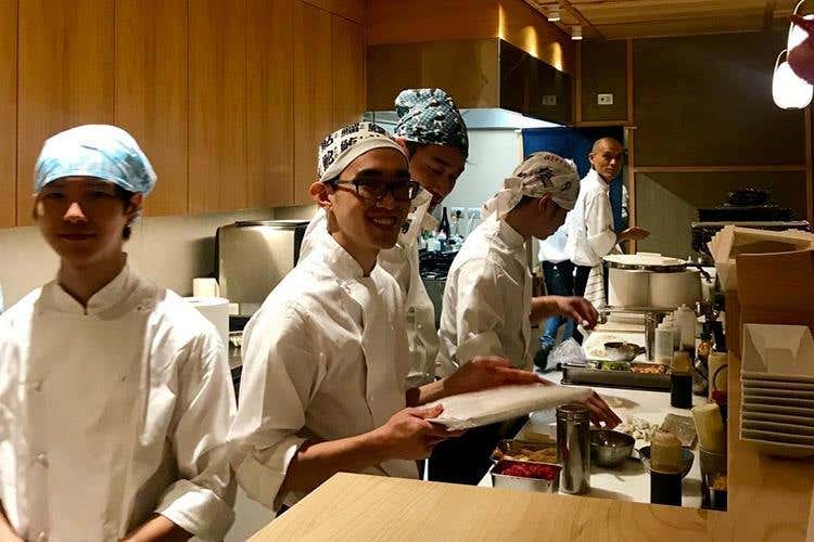 (Miyabi raddoppia e apre a Milano 
Un'altra originale £$sushi experience$£)