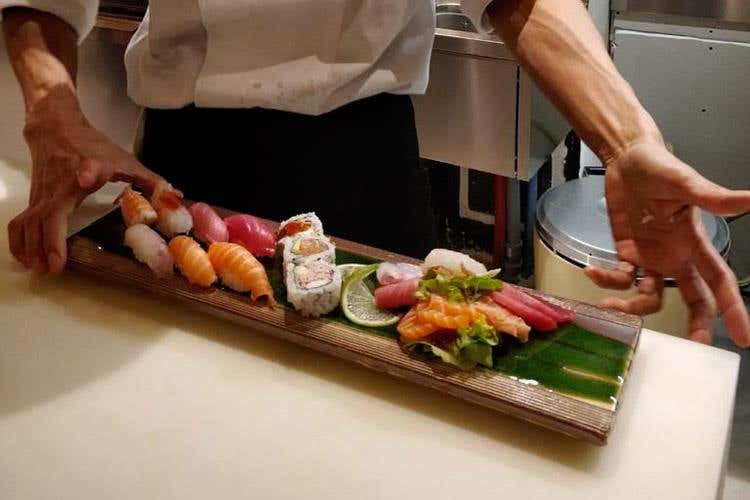 (Miyabi raddoppia e apre a Milano 
Un'altra originale £$sushi experience$£)