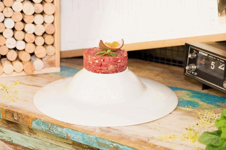 Tartare di tonno (Movida, relax sui Navigli 
Dalla cucina, piatti gustosi)