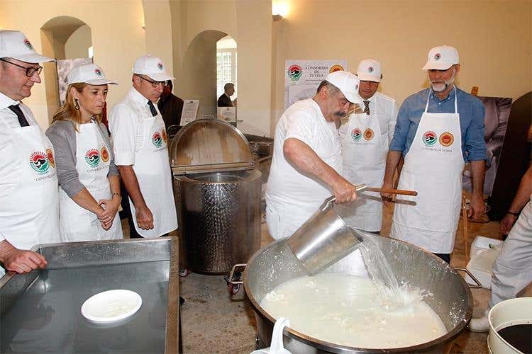 Mozzarella di Bufala Campana Dop 
Il Consorzio lancia la scuola di formazione