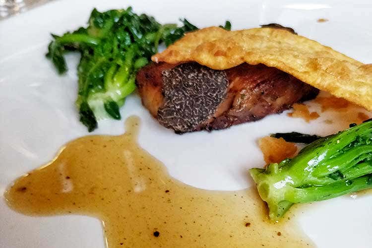 Pancia di vitello al tartufo nero, crostoli di patata al limone e broccolo di Creazzo (Nasce la Confraternita del Grasso 
La prima dedicata in Italia)