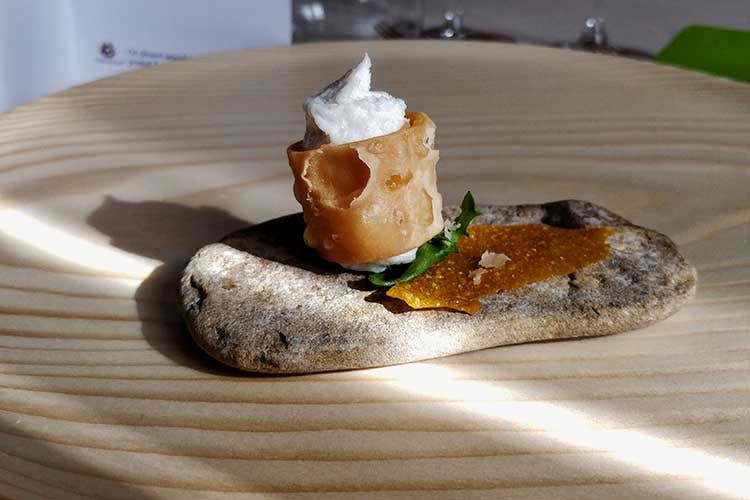 Cannolo al baccalà mantecato (Nasce la Confraternita del Grasso
La prima dedicata in Italia)
