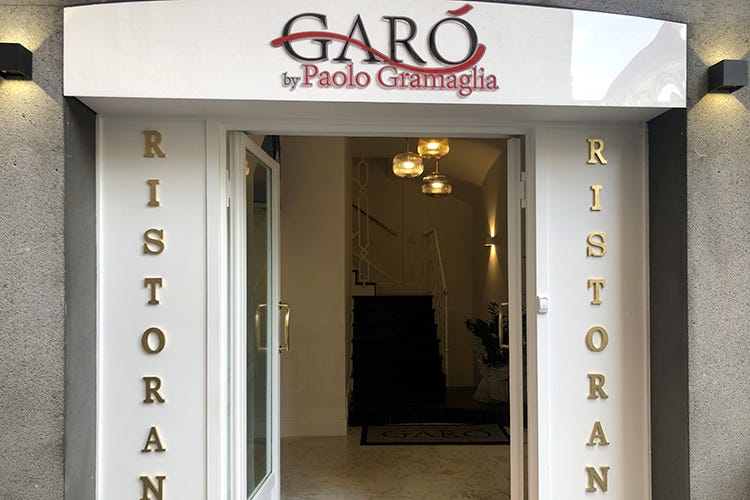 (Il Neapolitan style del Garò 
Per Gramaglia un «ritorno a casa») L'ingresso su via Chiaia