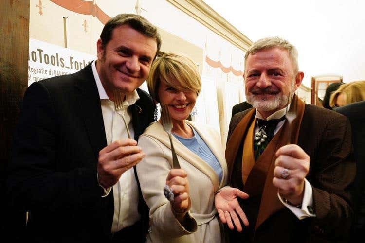 Gian Marco Centinaio, Nerina di Nunzio e Alberto Lupini (“No Tools Fork 1” ad Artimino 
In mostra la storia della forchetta)