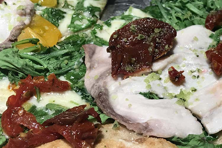 Cromatismi su una pizza (Il numero 10 a Milano
Simbolo per la ristorazione)