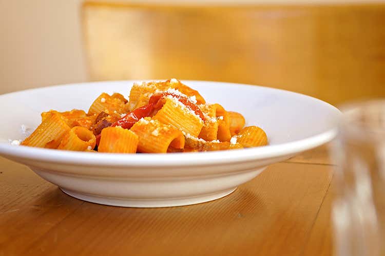 (Nuovo look per Osteria La Quercia 
ma l'accoglienza è quella di sempre)