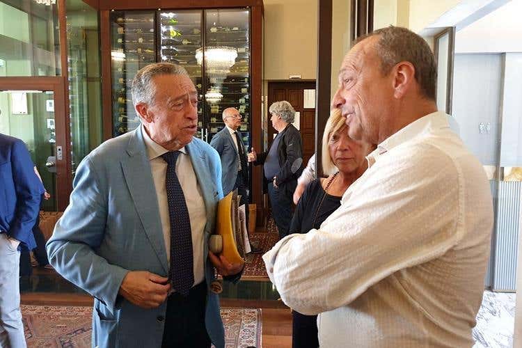 (Olio Riviera Ligure Dop 
A tavola con le tipicità delle Langhe)