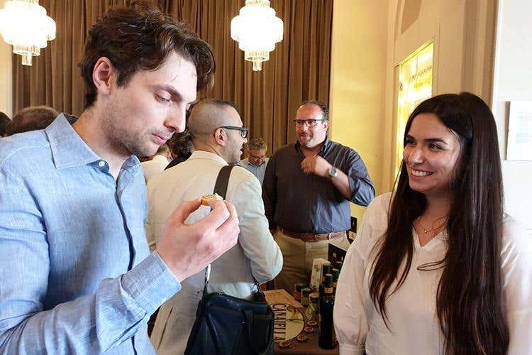 (Olio Riviera Ligure Dop 
A tavola con le tipicità delle Langhe)