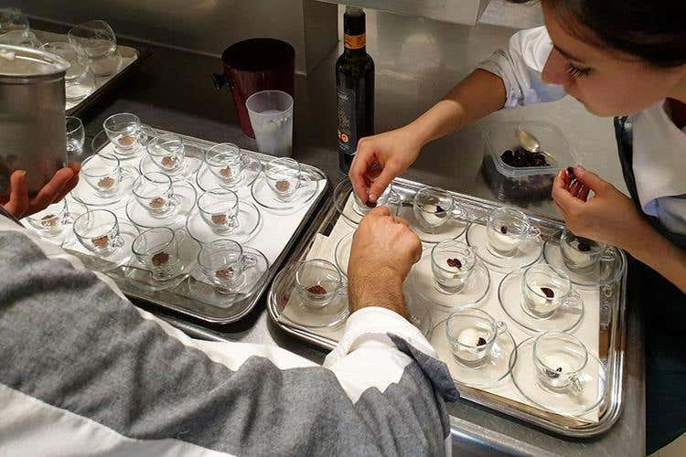 (Olio Riviera Ligure Dop 
A tavola con le tipicità delle Langhe)