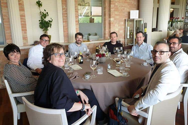 (Olio Riviera Ligure Dop 
A tavola con le tipicità delle Langhe)