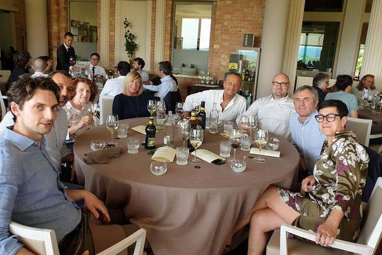 (Olio Riviera Ligure Dop 
A tavola con le tipicità delle Langhe)