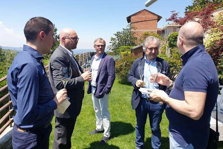 (Olio Riviera Ligure Dop 
A tavola con le tipicità delle Langhe)