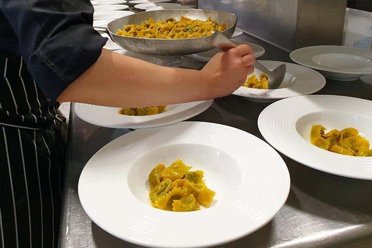 (Olio Riviera Ligure Dop 
A tavola con le tipicità delle Langhe)