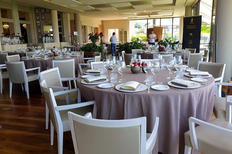 (Olio Riviera Ligure Dop 
A tavola con le tipicità delle Langhe)