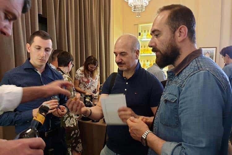 (Olio Riviera Ligure Dop 
A tavola con le tipicità delle Langhe)