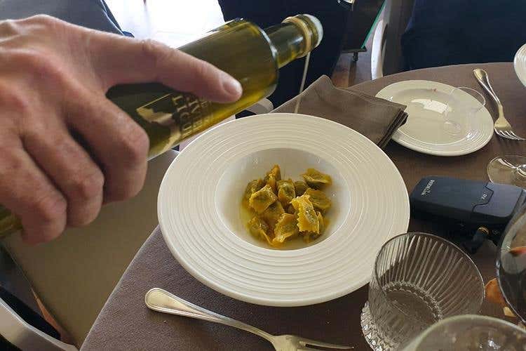 Plin di carne ai tre arrosti all'Olio Riviera Ligure Dop (Olio Riviera Ligure Dop 
A tavola con le tipicità delle Langhe)