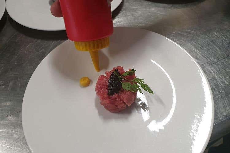 (Olio Riviera Ligure Dop 
A tavola con le tipicità delle Langhe)