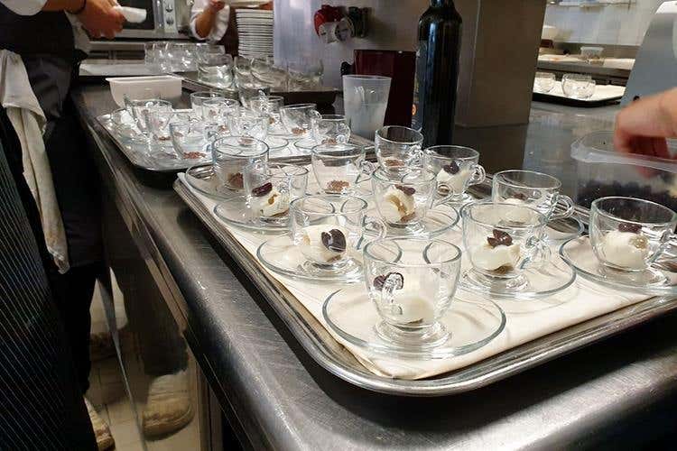 (Olio Riviera Ligure Dop 
A tavola con le tipicità delle Langhe)