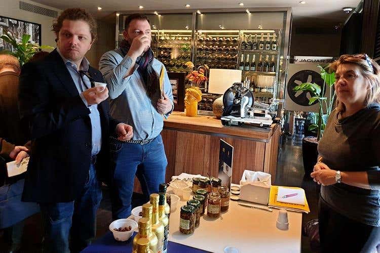 (Olio Riviera Ligure Dop, il rilancio 
comincia dalle cucine di La Mantia)