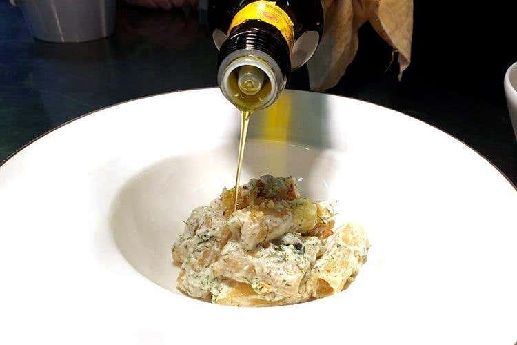 Pasta all’olio Dop dai sapori mediterranei con ricotta, cacio cavallo e finocchietto (Olio Riviera Ligure Dop, il rilancio 
comincia dalle cucine di La Mantia)