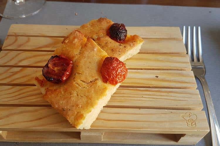 Focaccia pugliese (Osteria Botteghe Antiche 
Creatività, gusto, territorio ed economia)
