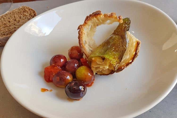 Peperone fritto ripieno di fave (Osteria Botteghe Antiche 
Creatività, gusto, territorio ed economia)