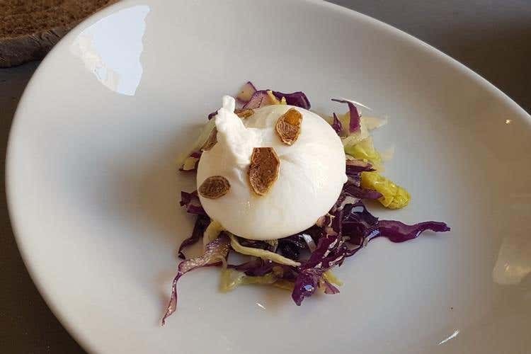 Burrata (Osteria Botteghe Antiche 
Creatività, gusto, territorio ed economia)