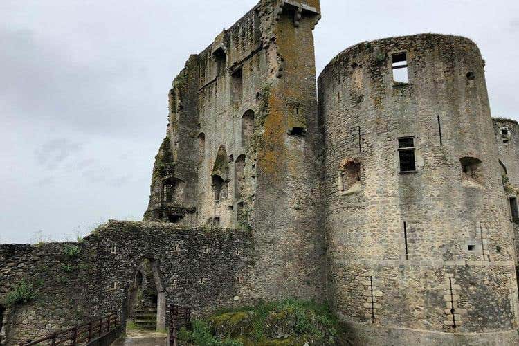 (Paese di Clisson nella Loira Atlatica 
L'Italia alle porte della Bretagna)