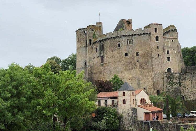 (Paese di Clisson nella Loira Atlatica 
L'Italia alle porte della Bretagna)