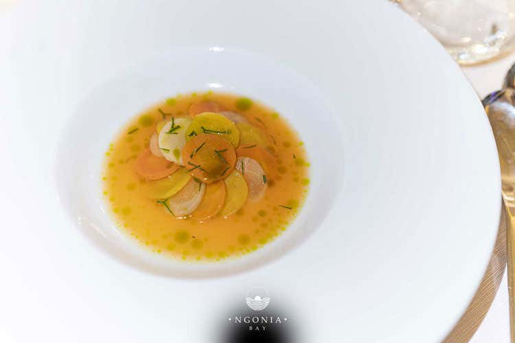 Carota, panna acida e finocchietto (Pandolfo ospita Andrea Tortora 
Concerto di sapori a ‘Ngonia Bay )