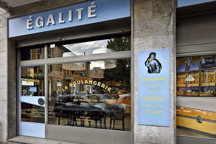 (Panetteria e bistrot Boulangerie Égalité seduce Milano)