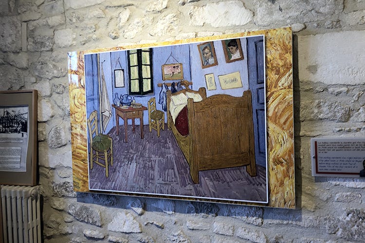 Il quadro della camera di Van Gogh (Passeggiando per Saint-Rémy 
Stile di vita tipicamente provenzale)