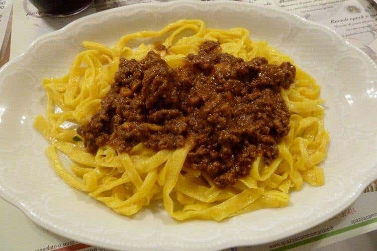 Tagliatelle al ragù - Trattoria del Sole (Pasta al ragù 
La semplicità di un piatto immortale)