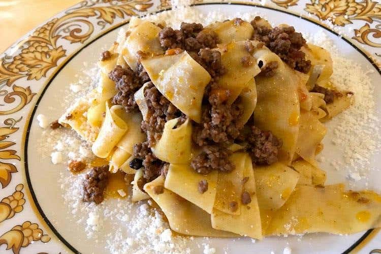 Pappardelle all’uovo di Cipriani con ragù di pecore bergamasca Grass Fed - Osteria della Buona Condotta (Pasta al ragù 
La semplicità di un piatto immortale)