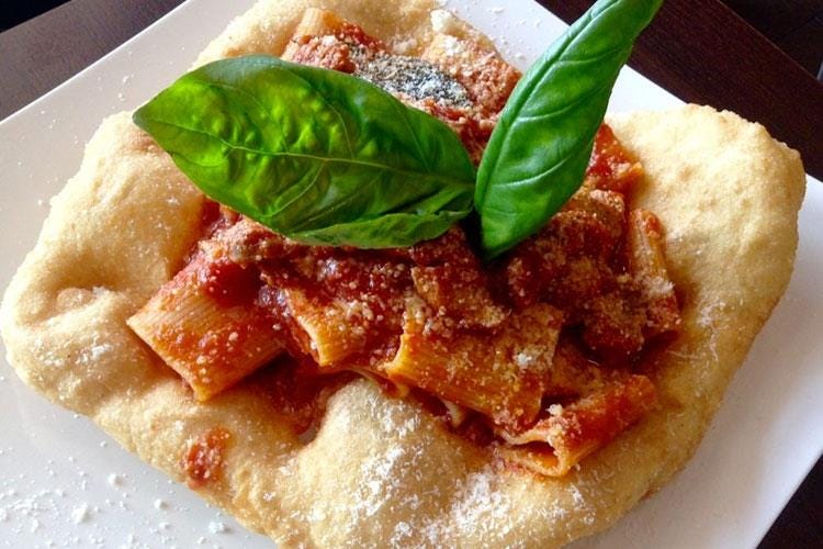 Pasta al ragù La semplicità di un piatto immortale - Italia a Tavola