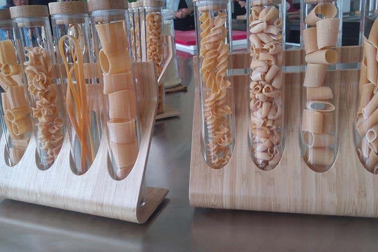 (Pasta, farina e snack Legù 
Solo a base di legumi)